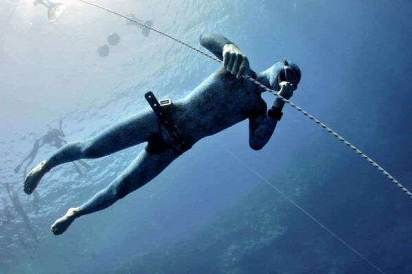 في الغوص الحر، مولتشانوف يسجل الرقم القياسي في فيرتيكال بلو