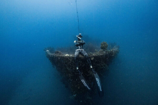 Exploration of marine wrecks: underwater adventures